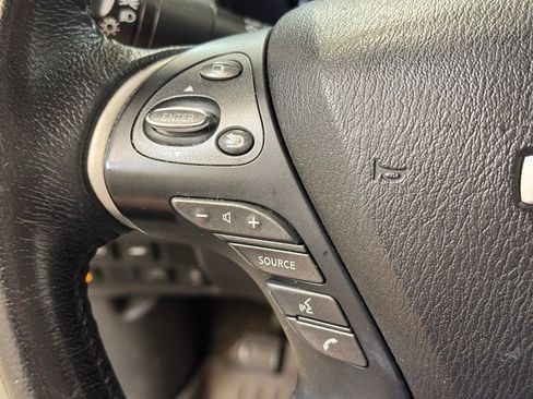 Used 2018 Nissan Pathfinder SL FWD image 35
