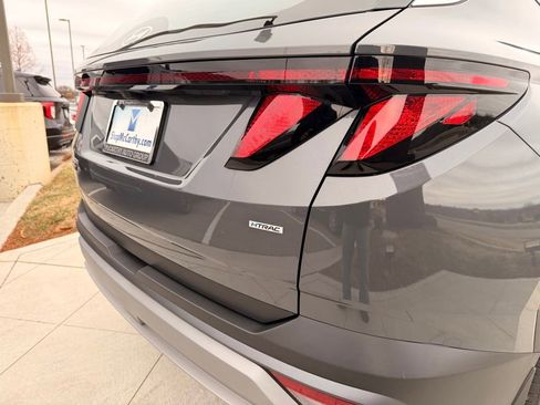 Used 2025 Hyundai Tucson SE image 30