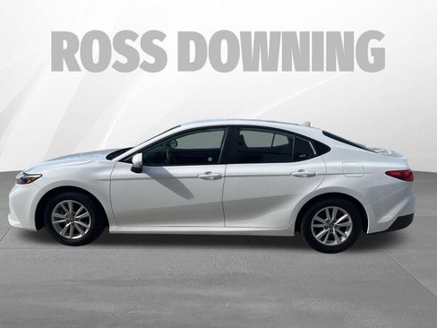 Used 2025 Toyota Camry LE image 3
