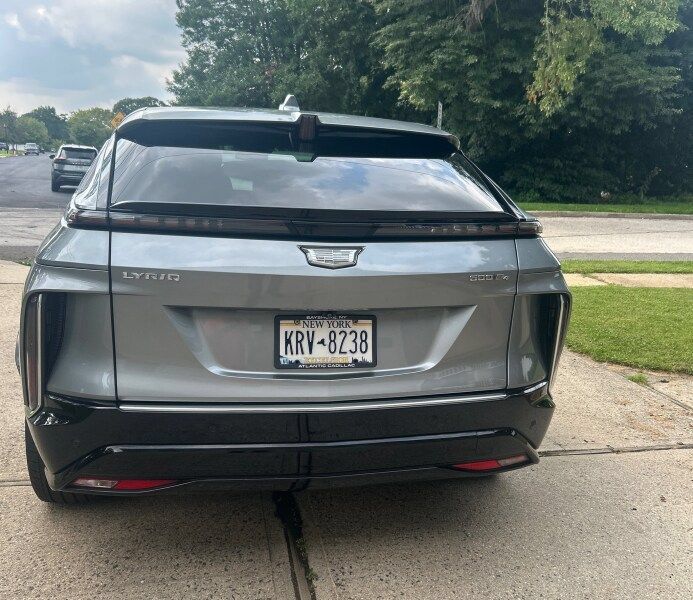 Certified 2024 Cadillac Lyriq Luxury AWD/4WD image 3