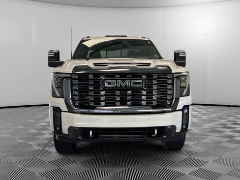 Used 2024 GMC Sierra 2500 Denali Ultimate AWD/4WD image 3
