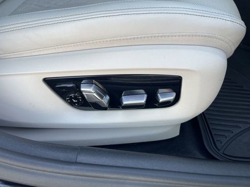 Used 2019 BMW M550i xDrive w/ Premium Package image 38