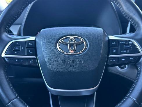 Used 2023 Toyota Highlander LE image 24