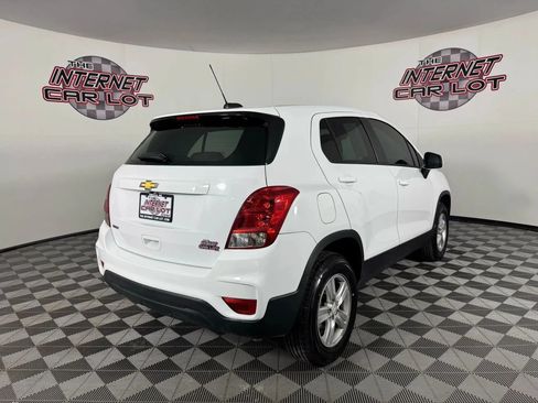 Used 2022 Chevrolet Trax LS w/ Tint and Cruise Package AWD/4WD image 7