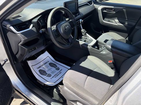 Used 2019 Toyota RAV4 LE AWD/4WD image 9