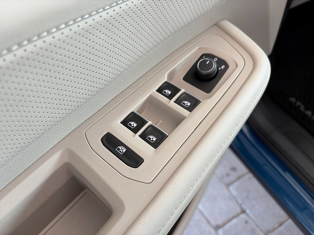 Certified 2026 Volkswagen Atlas SE FWD image 10