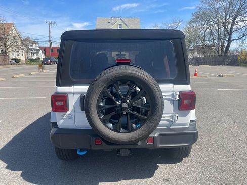 Used 2023 Jeep Wrangler Sahara image 6