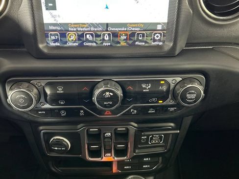 Used 2023 Jeep Gladiator Overland AWD/4WD image 15