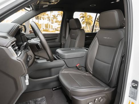 Used 2023 GMC Yukon Denali AWD/4WD image 7