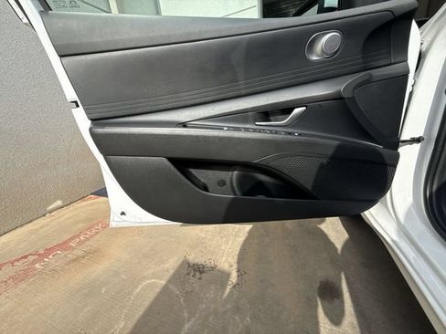 Used 2024 Hyundai Elantra SEL FWD image 13