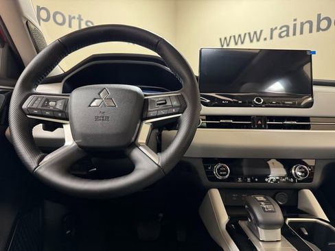 New 2026 Mitsubishi Outlander SE image 9