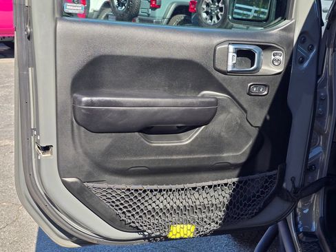 Used 2018 Jeep Wrangler Unlimited Sport S AWD/4WD image 44