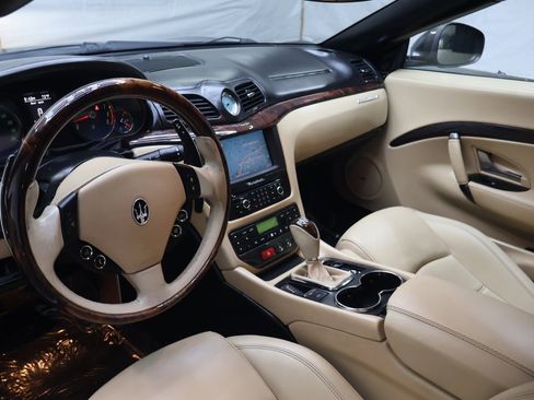 Used 2015 Maserati GranTurismo Base image 15
