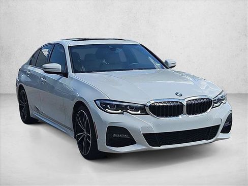 Used 2022 BMW 330i Sedan w/ M Sport Package RWD image 3