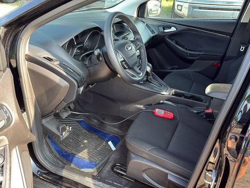 Used 2017 Ford Focus SE FWD image 5
