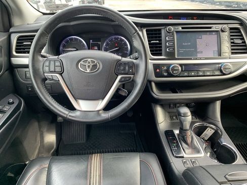 Used 2019 Toyota Highlander SE image 15
