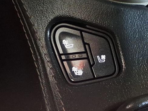 Used 2018 GMC Yukon Denali w/ Open Road Package AWD/4WD image 25