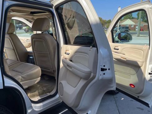 Used 2007 Cadillac Escalade AWD w/ Information Package image 20
