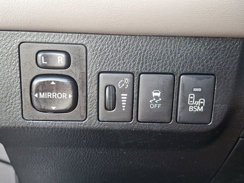 Used 2013 Toyota RAV4 Limited image 24