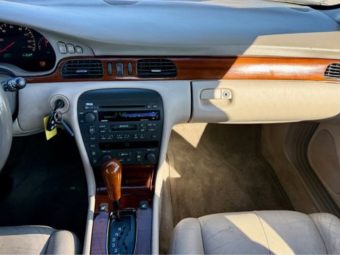 Used 2004 Cadillac Seville SLS w/ Preferred Equipment Group image 11