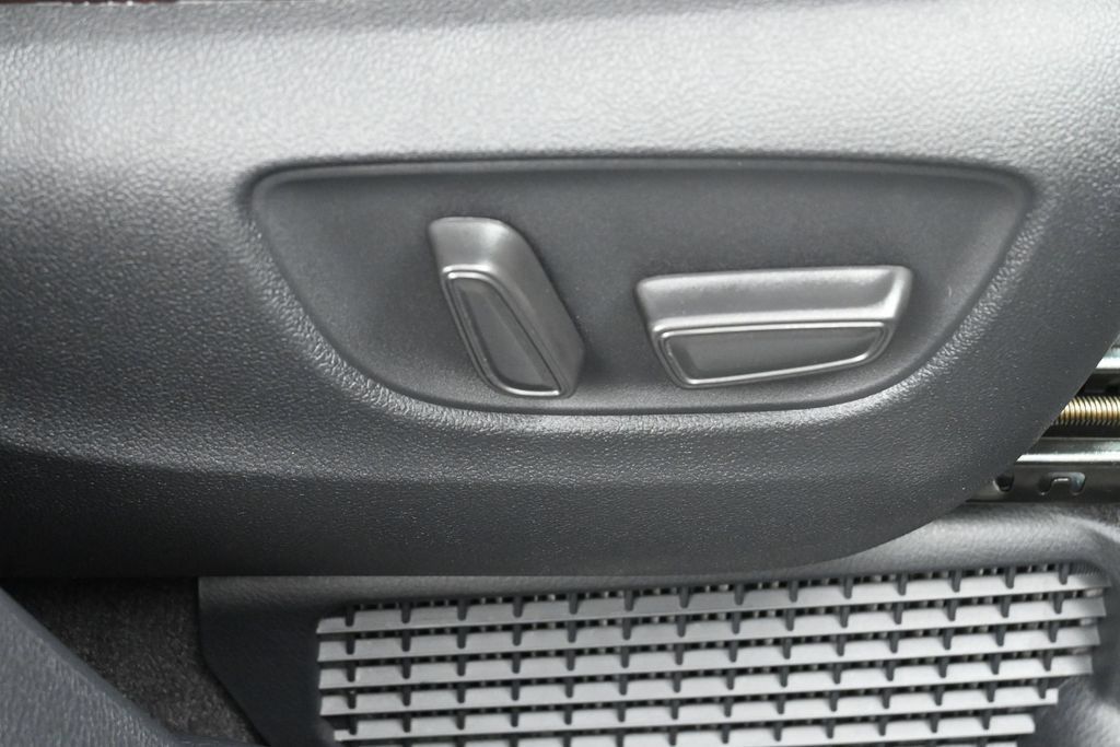 Used 2024 Toyota Sienna Platinum AWD/4WD image 37