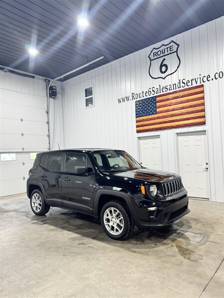 Used 2023 Jeep Renegade Latitude AWD/4WD image 1