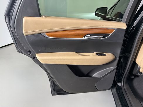 Used 2017 Cadillac XT5 Platinum AWD/4WD image 26