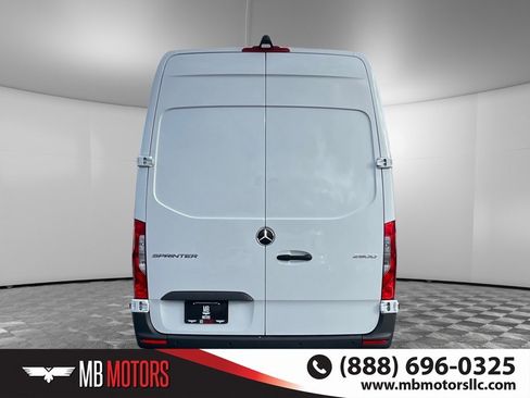 Used 2024 Mercedes-Benz Sprinter 2500 image 4