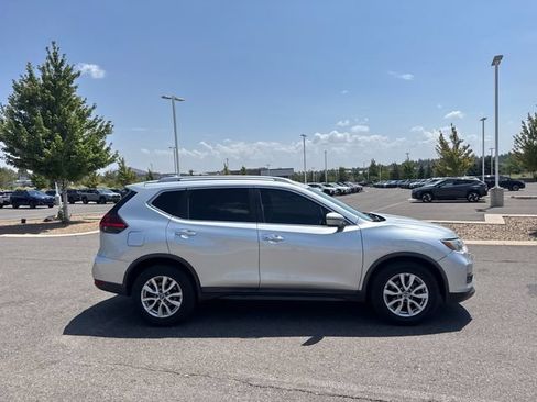 Used 2018 Nissan Rogue SV FWD image 2