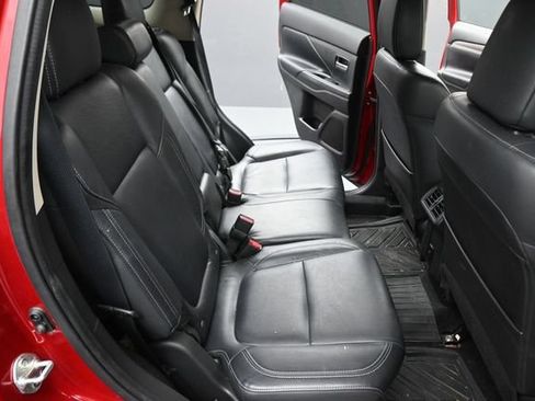 Used 2020 Mitsubishi Outlander SE AWD/4WD image 16