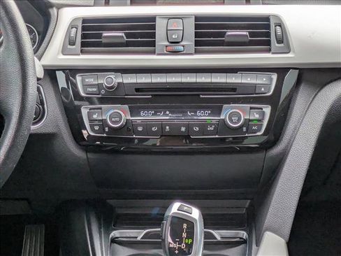 Used 2018 BMW 320i xDrive Sedan image 19