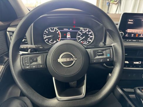 Used 2023 Nissan Rogue SV image 12