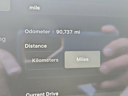 Used 2022 Tesla Model S image 10