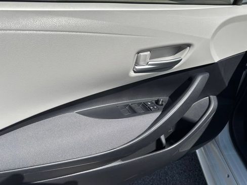 Used 2020 Toyota Corolla LE FWD image 8
