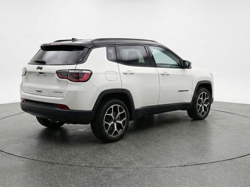 Used 2025 Jeep Compass Limited image 9