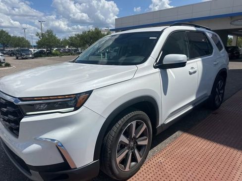 Used 2025 Honda Pilot Touring image 7