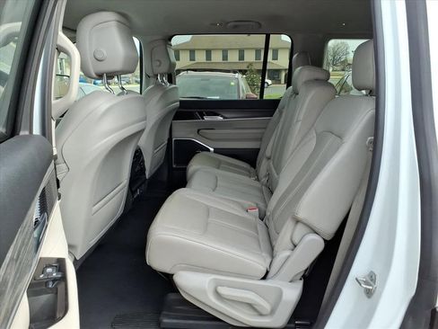 Used 2024 Jeep Wagoneer Series II w/ Flexible Seating Group image 4