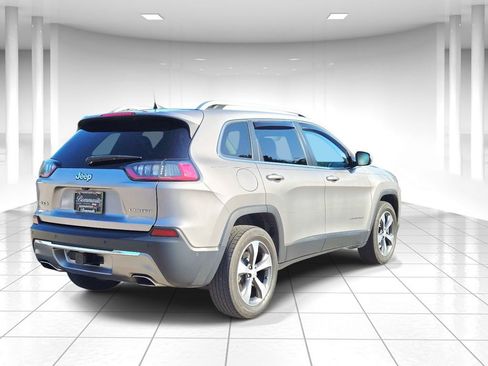 Used 2019 Jeep Cherokee Limited w/ Luxury Group AWD/4WD image 3