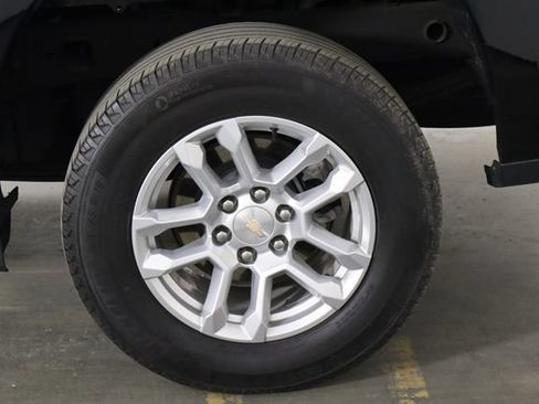 Used 2023 Chevrolet Silverado 1500 LT AWD/4WD image 34