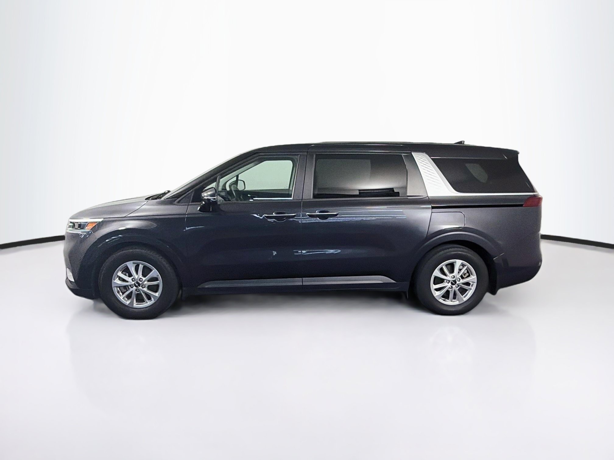 Used 2022 Kia Carnival LX FWD image 4