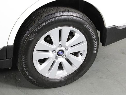 Used 2018 Subaru Outback 2.5i Premium image 11