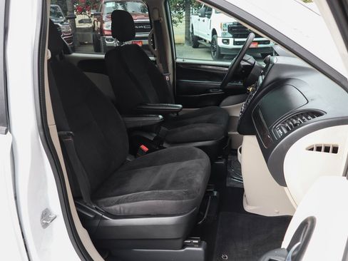 Used 2019 Dodge Grand Caravan SE image 35