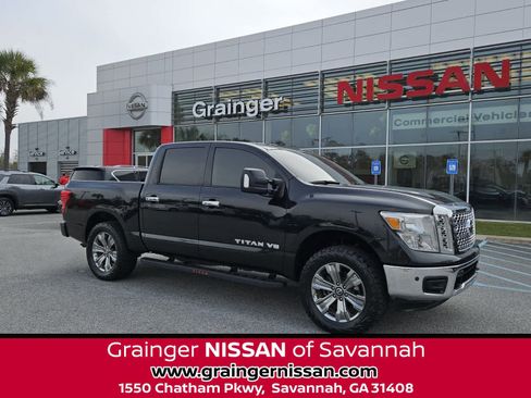 Used 2019 Nissan Titan SV w/ SV Convenience Package image 1