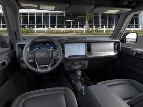 New 2026 Ford Bronco Outer Banks w/ Black Appearance Package image 9