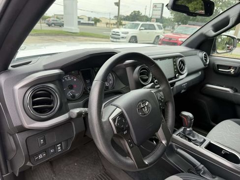Used 2023 Toyota Tacoma TRD Off-Road w/ Technology Package AWD/4WD image 12