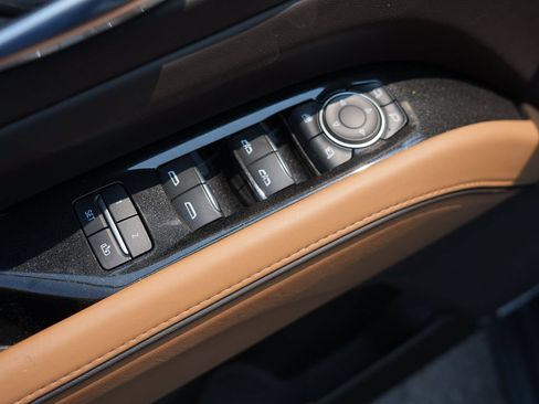 Used 2022 Cadillac Escalade Premium Luxury AWD/4WD image 18