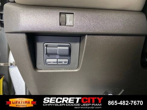 Used 2024 Chevrolet Colorado ZR2 AWD/4WD image 13