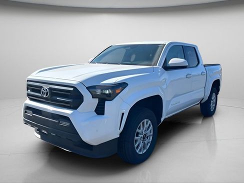 Used 2025 Toyota Tacoma SR5 AWD/4WD image 11