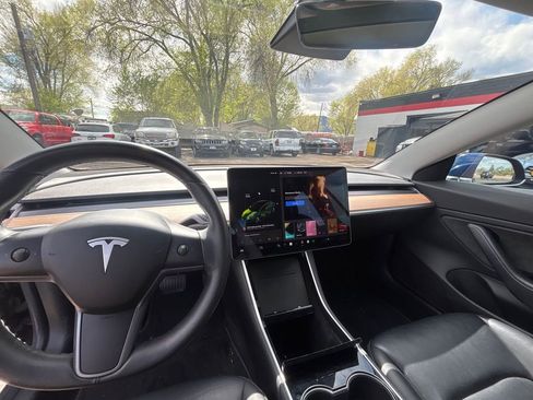 Used 2018 Tesla Model 3 Performance image 13