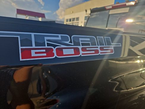 Used 2021 Chevrolet Silverado 1500 LT Trail Boss w/ Convenience Package II AWD/4WD image 15